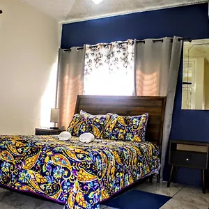 Crystoural Liguanea Sovereign - 2 Bedrooms, 3 Beds, Host 4 Guest- Kingston! Apartment